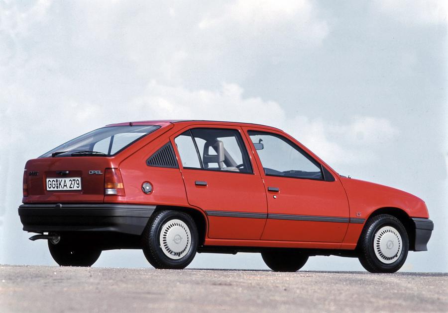 Opel Kadett 5-Door 1984 года  (фото 8 из 13)